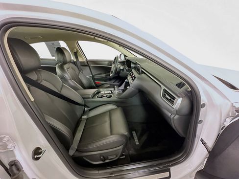 Used 2025 Genesis G70 2.5T image 33