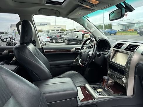 Used 2017 Lexus GX 460 Premium w/ Premium Package AWD/4WD image 19