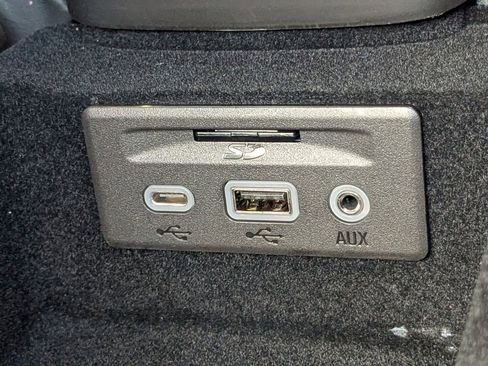 Used 2022 Chevrolet Corvette Stingray Premium Conv w/ Z51 Performance Package image 28