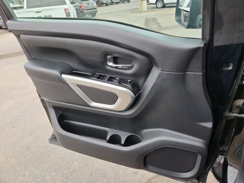 Used 2024 Nissan Titan SV w/ SV Convenience Package image 14