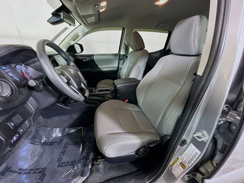 Used 2021 Toyota Tacoma SR AWD/4WD image 12