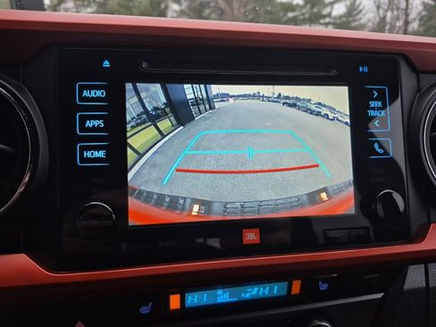 Used 2017 Toyota Tacoma TRD Sport image 29