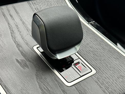 New 2026 Land Rover Range Rover Velar Dynamic SE image 23