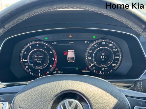 Used 2018 Volkswagen Tiguan SEL Premium AWD/4WD image 17
