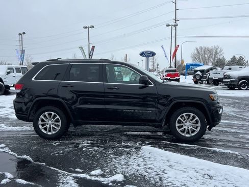 Used 2021 Jeep Grand Cherokee Laredo AWD/4WD image 6