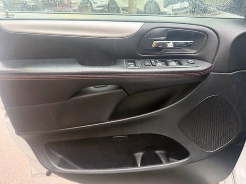 Used 2018 Dodge Grand Caravan GT image 9