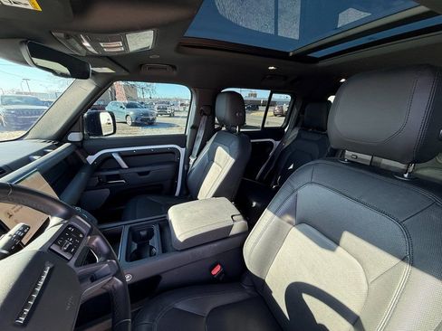 Used 2024 Land Rover Defender 130 X-Dynamic SE image 9