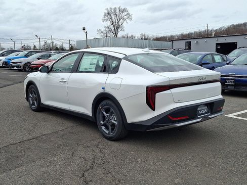 New 2025 Kia K4 LXS image 3