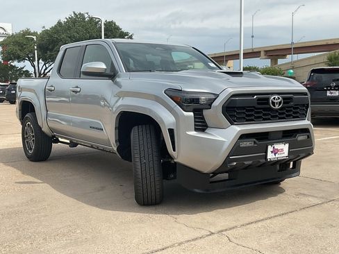 Used 2024 Toyota Tacoma TRD Sport RWD image 4