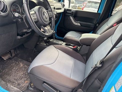 Used 2017 Jeep Wrangler Unlimited Sahara w/ Connectivity Group image 16