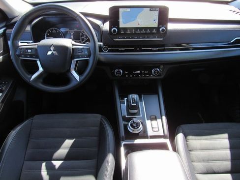 Used 2024 Mitsubishi Outlander SE image 14