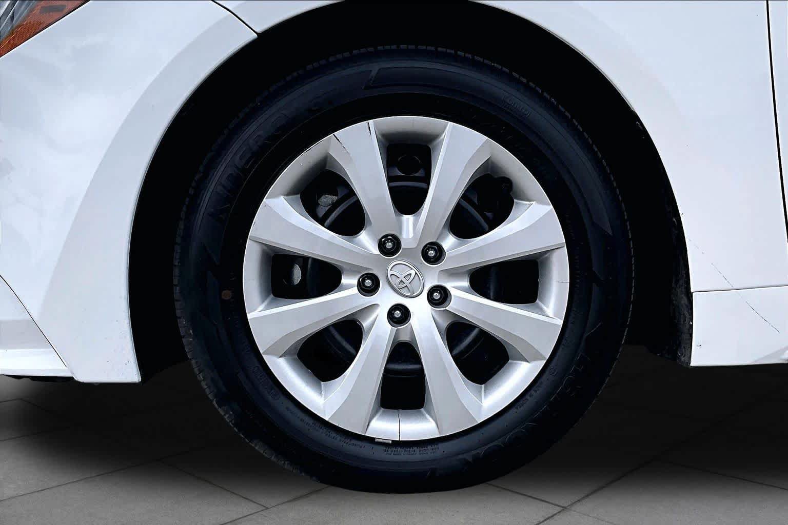 Used 2025 Toyota Corolla LE FWD image 11