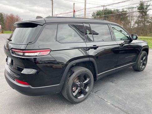 Used 2024 Jeep Grand Cherokee L Altitude image 3