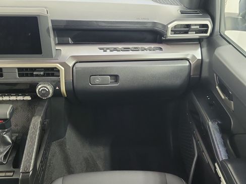 Certified 2024 Toyota Tacoma TRD Off-Road AWD/4WD image 15