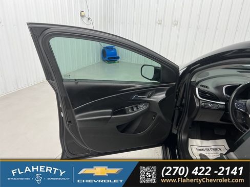 Used 2017 Chevrolet Volt LT w/ Comfort Package FWD image 8