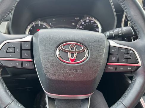 Certified 2024 Toyota Highlander LE image 29
