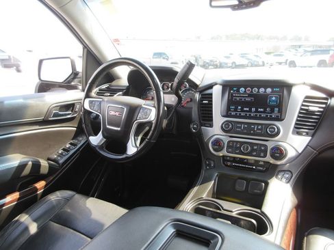 Used 2019 GMC Yukon XL SLT w/ Open Road Package AWD/4WD image 29
