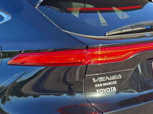 Used 2024 Toyota Venza Limited image 35