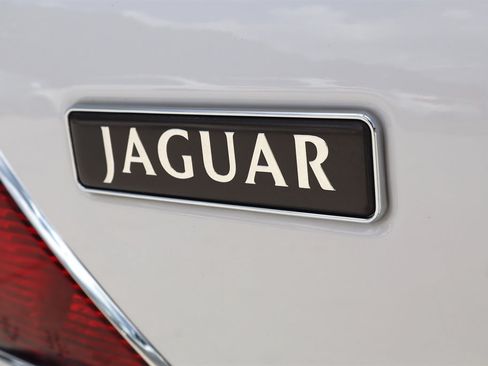 Used 2003 Jaguar XJ8 L RWD image 12