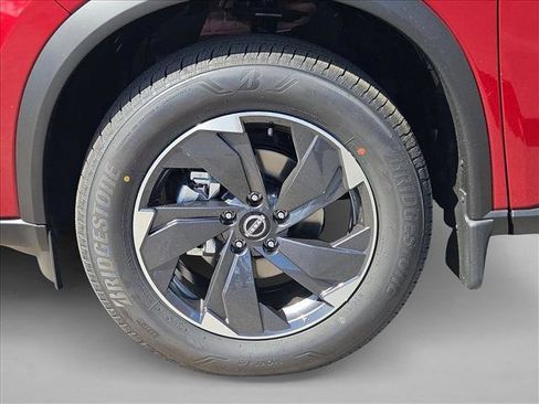 Used 2025 Nissan Rogue SV w/ SV Premium Package image 10