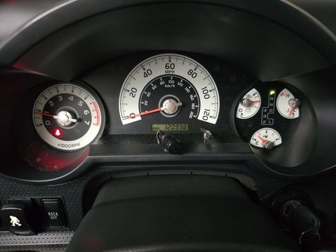 Used 2012 Toyota FJ Cruiser 4WD w/ Convenience Pkg image 21