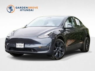 Used 2025 Tesla Model Y Long Range AWD/4WD video 1