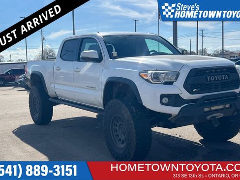 Used 2017 Toyota Tacoma TRD Off-Road w/ Tow Package image 1