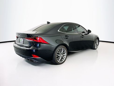 Used 2018 Lexus IS 300 w/ Comfort Package RWD image 9