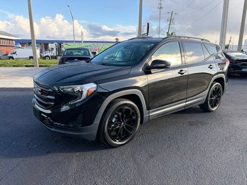 Used 2020 GMC Terrain SLE w/ Driver Convenience Package AWD/4WD image 3