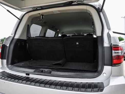 Used 2021 Nissan Armada SV AWD/4WD image 55