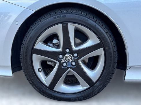 Used 2020 Toyota Prius XLE FWD image 11