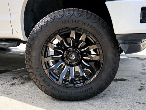 Used 2018 Ford F150 Lariat w/ Equipment Group 502A Luxury image 13