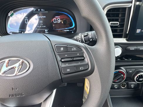 Used 2026 Hyundai Venue SE FWD image 26