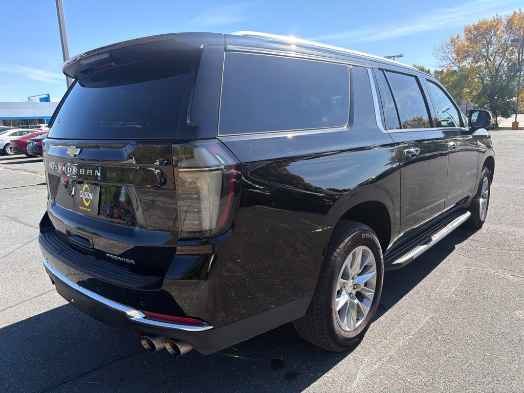 Used 2026 Chevrolet Suburban Premier AWD/4WD image 7