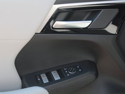 New 2025 Mitsubishi Outlander SE image 14