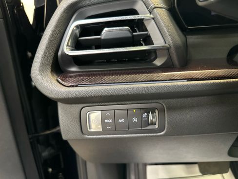 Used 2025 Chevrolet Traverse Z71 w/ Enhanced Driving Package AWD/4WD image 24