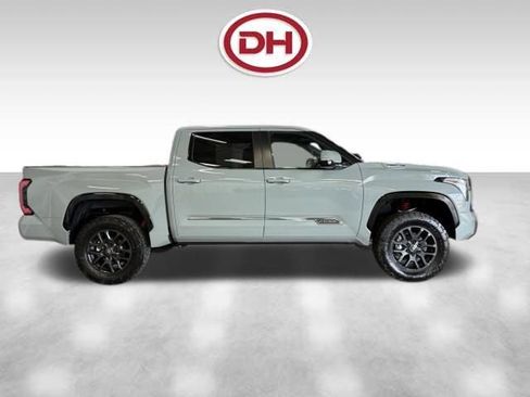 Used 2025 Toyota Tundra Platinum AWD/4WD image 2