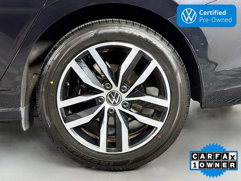 Used 2025 Volkswagen Jetta SE FWD image 30