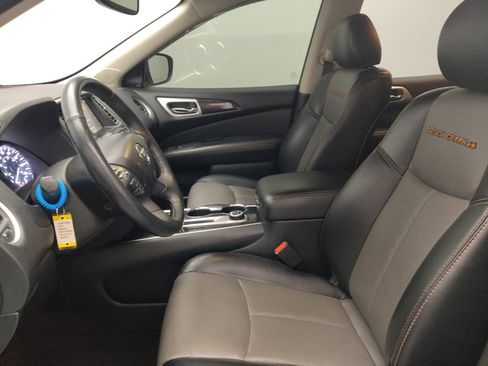 Used 2019 Nissan Pathfinder SL image 17