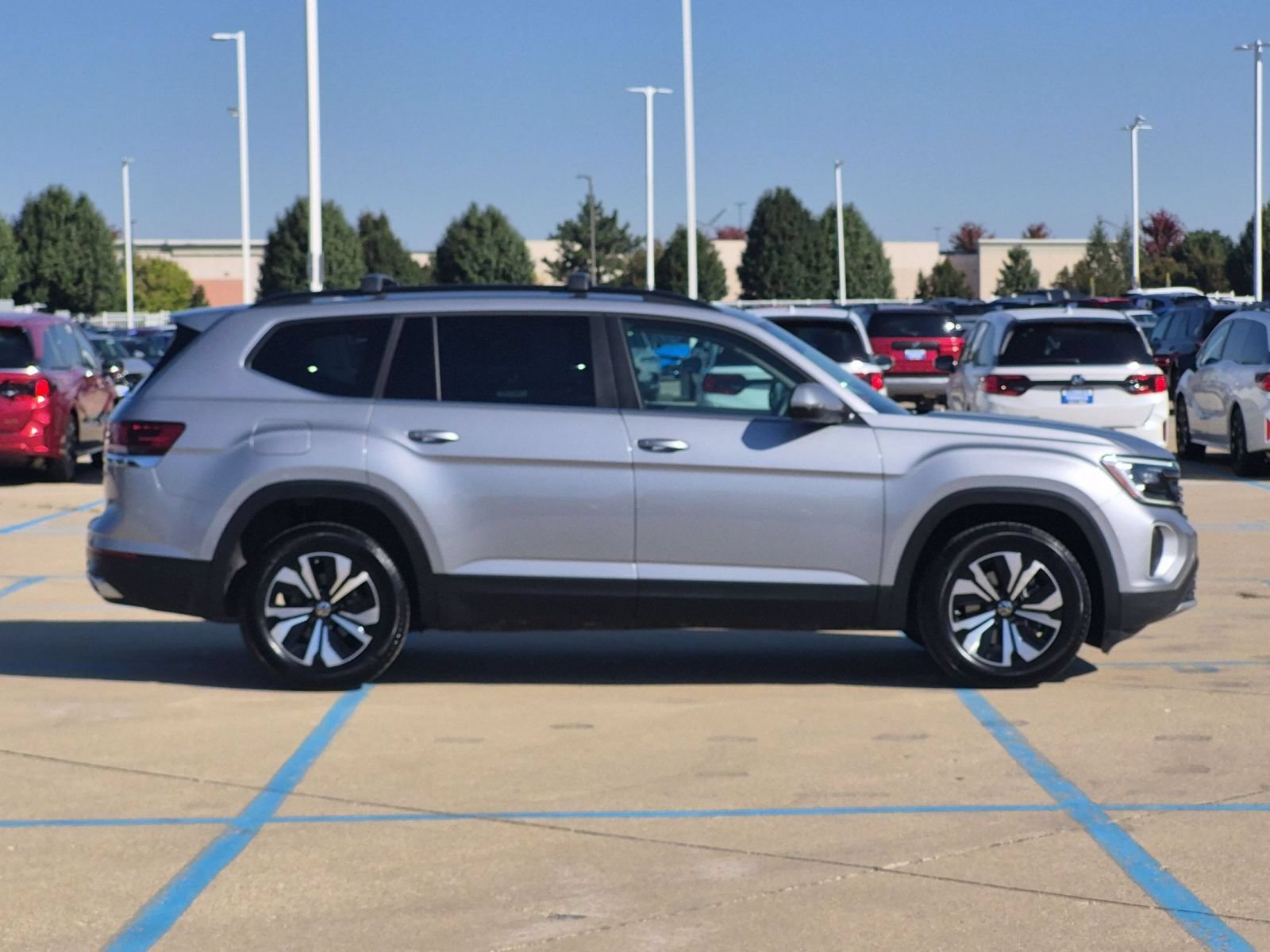Used 2024 Volkswagen Atlas SE AWD/4WD image 5