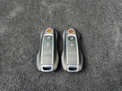 Used 2023 Porsche Panamera Platinum Edition image 60