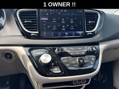 Used 2023 Chrysler Pacifica Touring-L FWD image 46