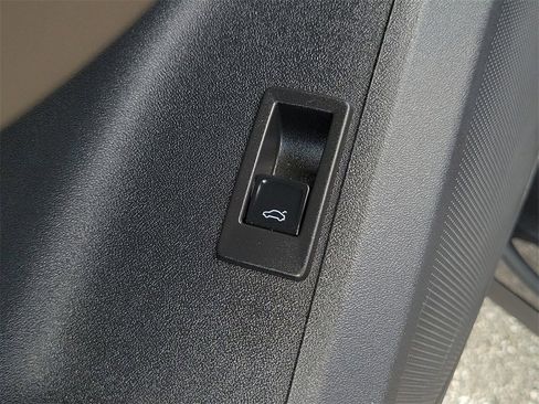 Used 2025 Audi Q5 Premium w/ Convenience Package image 20