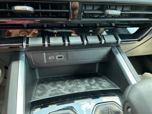 Used 2024 Chevrolet Colorado W/T w/ Safety Package RWD image 13