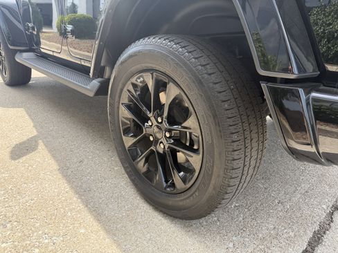 Used 2022 Jeep Wrangler Unlimited Sahara image 13