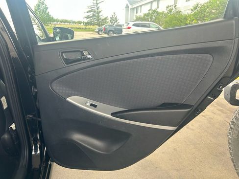 Used 2012 Hyundai Accent SE FWD image 18