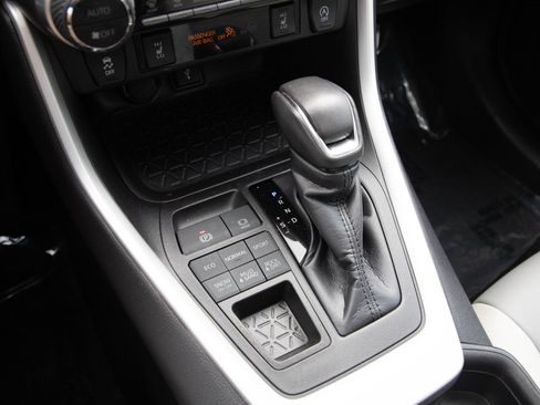 Used 2020 Toyota RAV4 XLE Premium AWD/4WD image 23