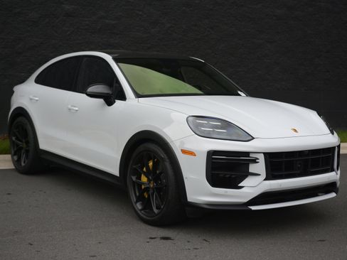 Certified 2024 Porsche Cayenne Turbo GT AWD/4WD image 9