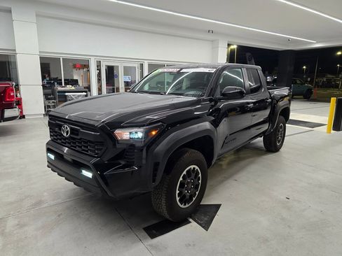Used 2024 Toyota Tacoma TRD Off-Road AWD/4WD image 2
