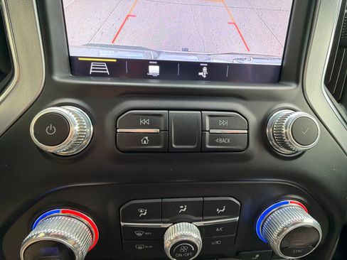 Used 2019 GMC Sierra 1500 SLT w/ X31 Off-Road Package AWD/4WD image 23
